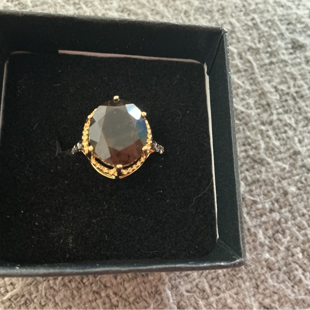Elegant Gold and Brown Gemstone Ring